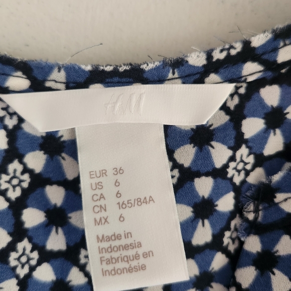 H&M Blue Cute Floral Sleeveless Split V-Neck Size 6 Tunic Top - Picture 3 of 12